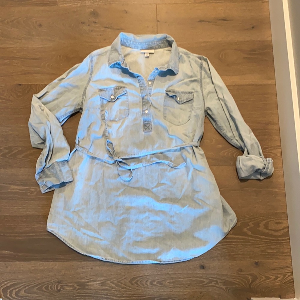 •Liz Lange Maternity Tunic•
